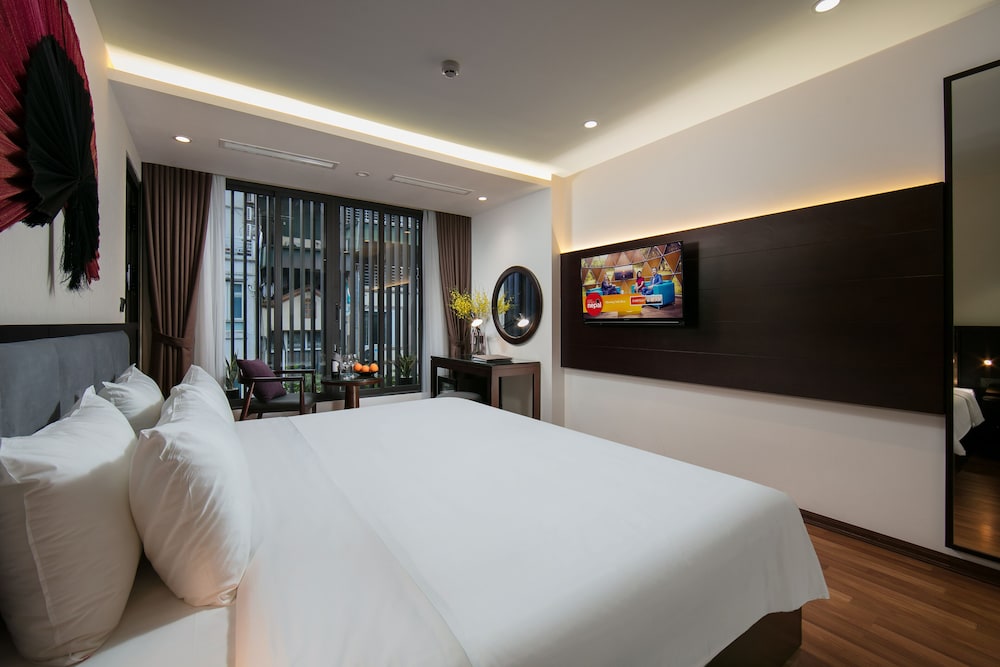 Suite Window Room