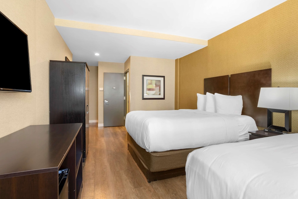 Standard Room, 2 Double Beds, Non Smoking, Refrigerator photo 2