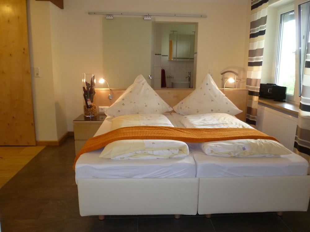 Basic Double Room photo 3