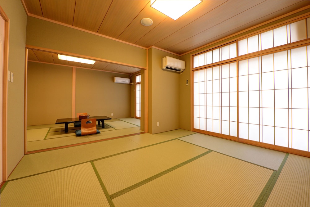 Traditional Room, Non Smoking (Please check in by 6 pm for Dinner) photo 3