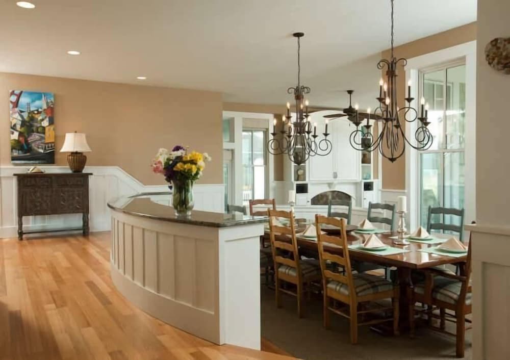 Family House, 5 Bedrooms, Ocean View, Sea Facing photo 3