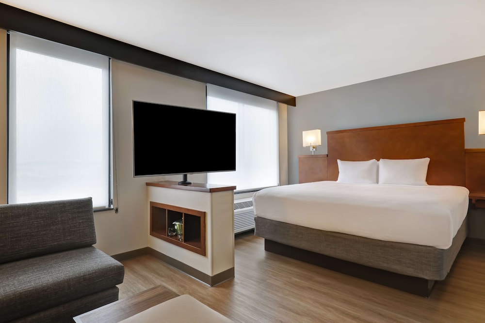 Room, 1 King Bed (High Floor)