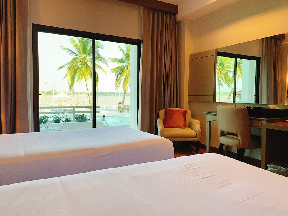 Deluxe Room, Poolside photo 2