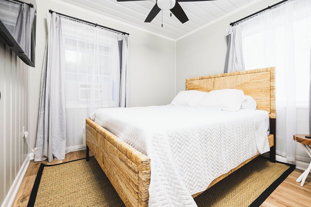 Comfort Suite, 1 Queen Bed with Sofa bed, Non Smoking, Kitchen photo 3