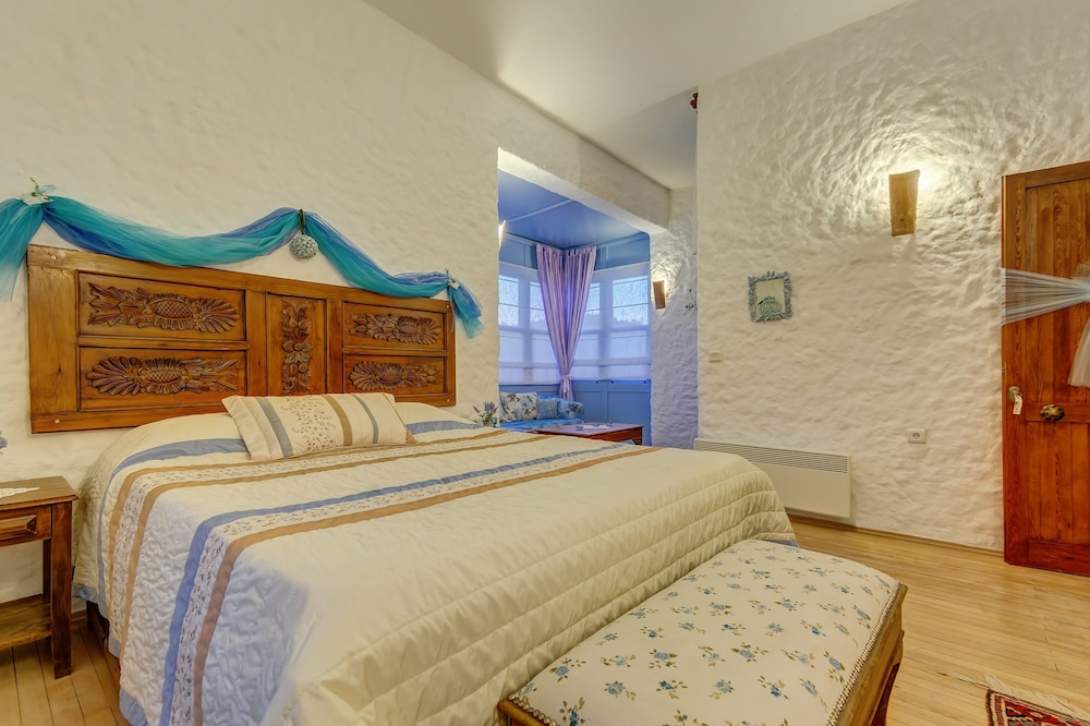 Deluxe Double Room, 1 Queen Bed photo 3