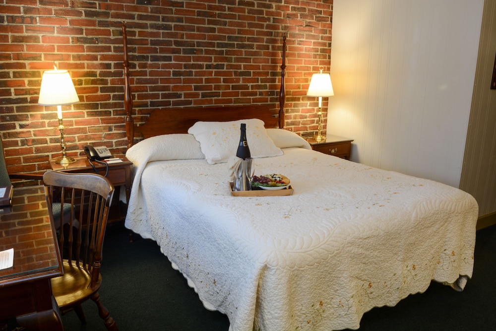Standard Room, 1 Queen Bed, First Floor photo 3