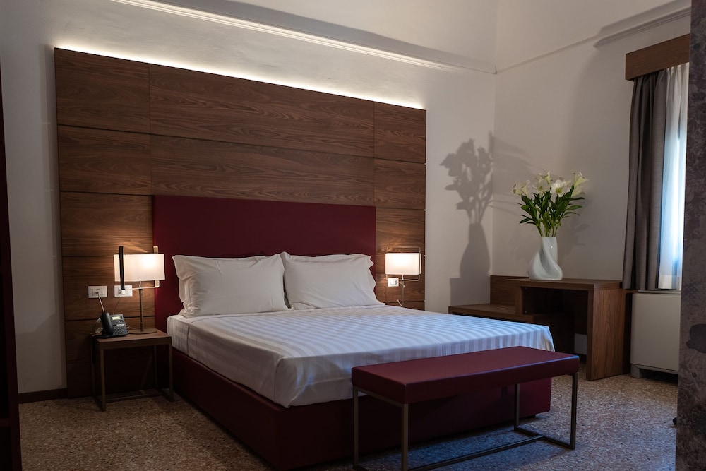 Superior Room - Photo 11