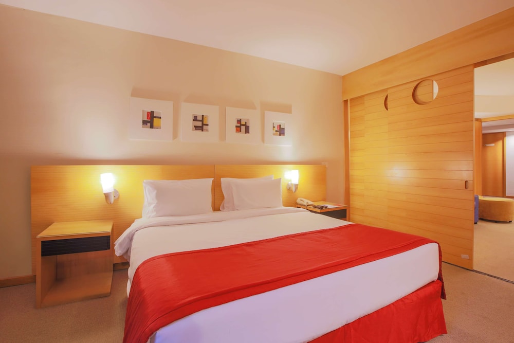 Luxury room, 1 King bed - Photo 5