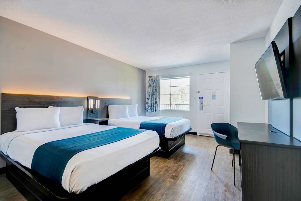 Standard Room, 2 Double Beds, Non Smoking - Photo 3