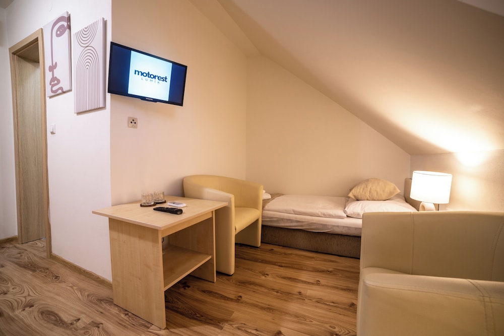 Deluxe Twin Room photo 3