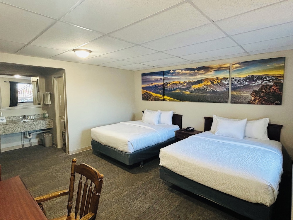 Room, 2 Queen Beds, Non Smoking (Pet-friendly) - Photo 2