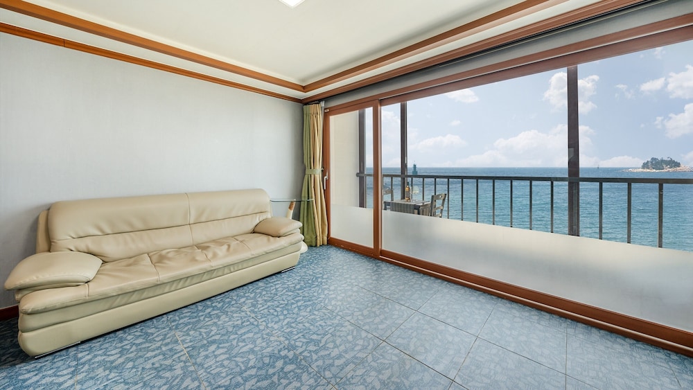 Basic Room, 1 Bedroom (Room 201 Pension(Ocean View/BBQ)) photo 2