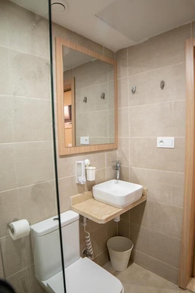 Deluxe Room - Photo 14