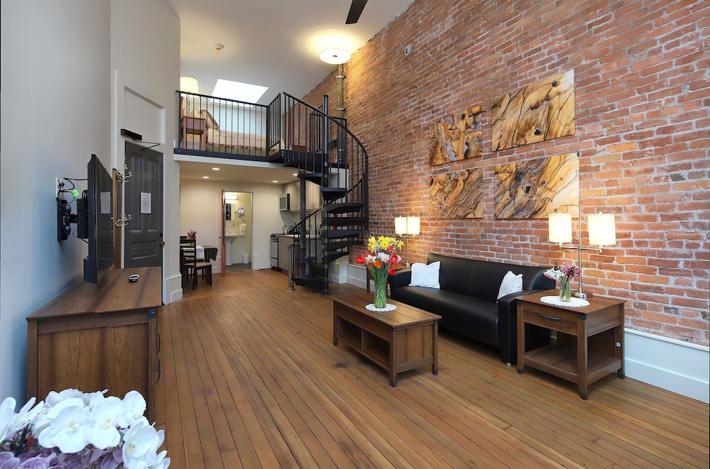 Lofted Studio (2nd and 3rd Floors) photo 3