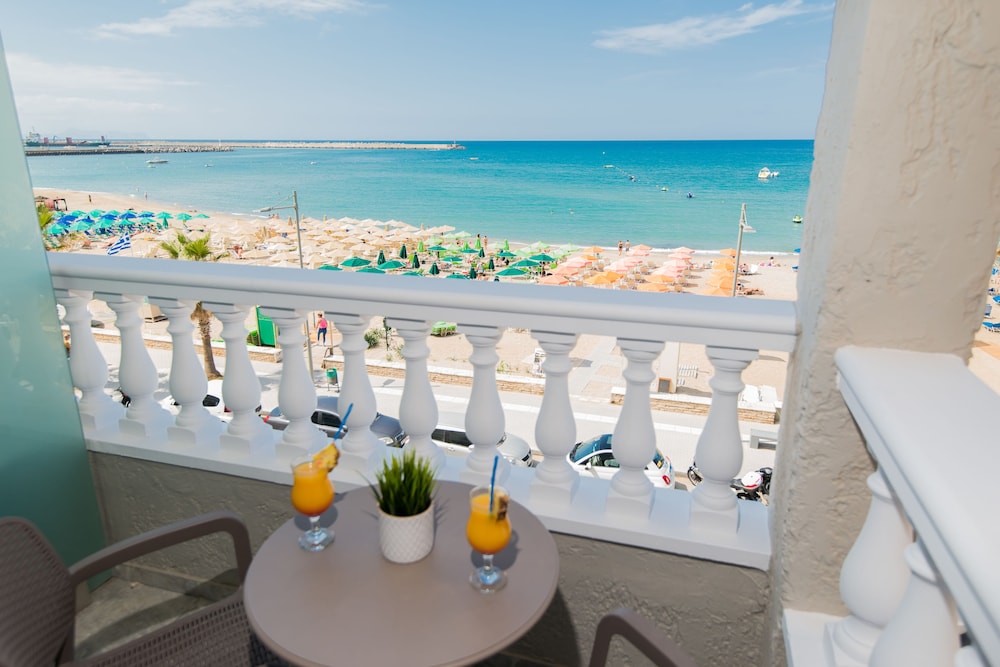 Junior Studio Suite, Sea View, Beachfront photo 2