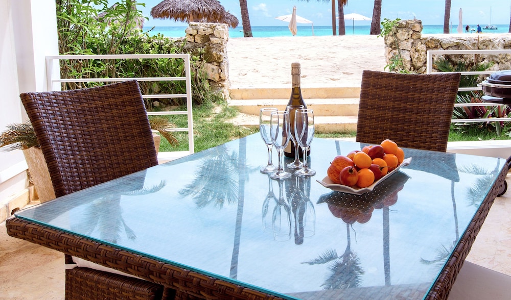 Deluxe Condo, 2 Bedrooms, Ocean View, Beachfront