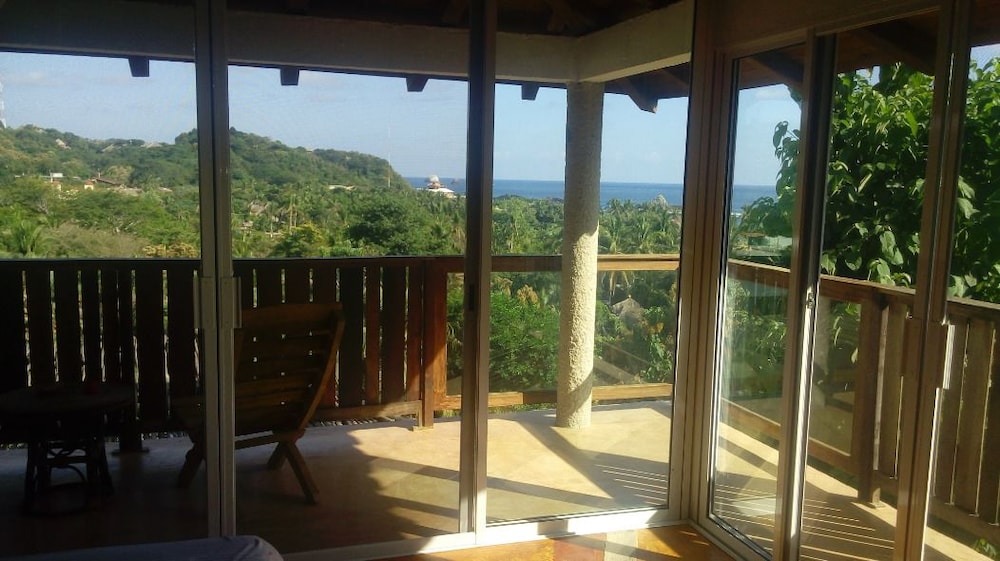 Honeymoon Bungalow (Luna 3) photo 3