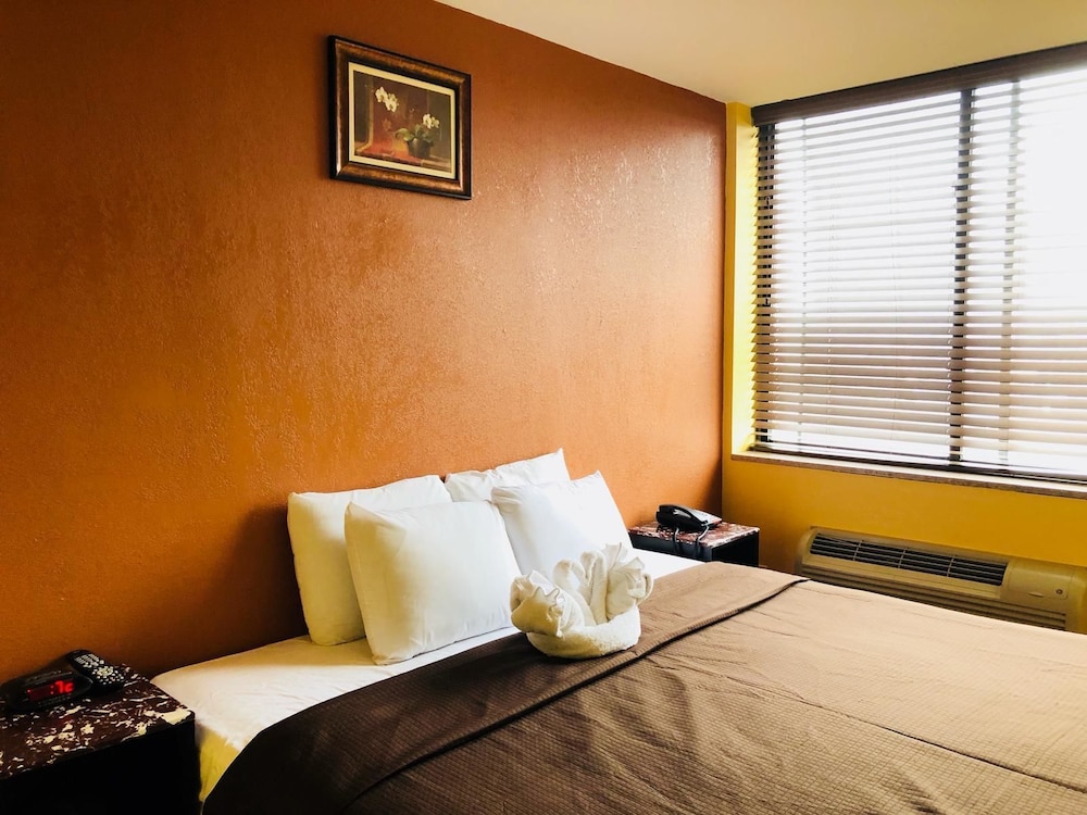 Single Room, 1 King Bed, Non Smoking - Photo 3