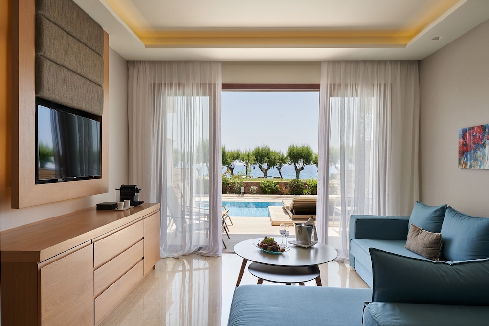 Junior Suite Beach Front Swim up Sea View - Photo 2