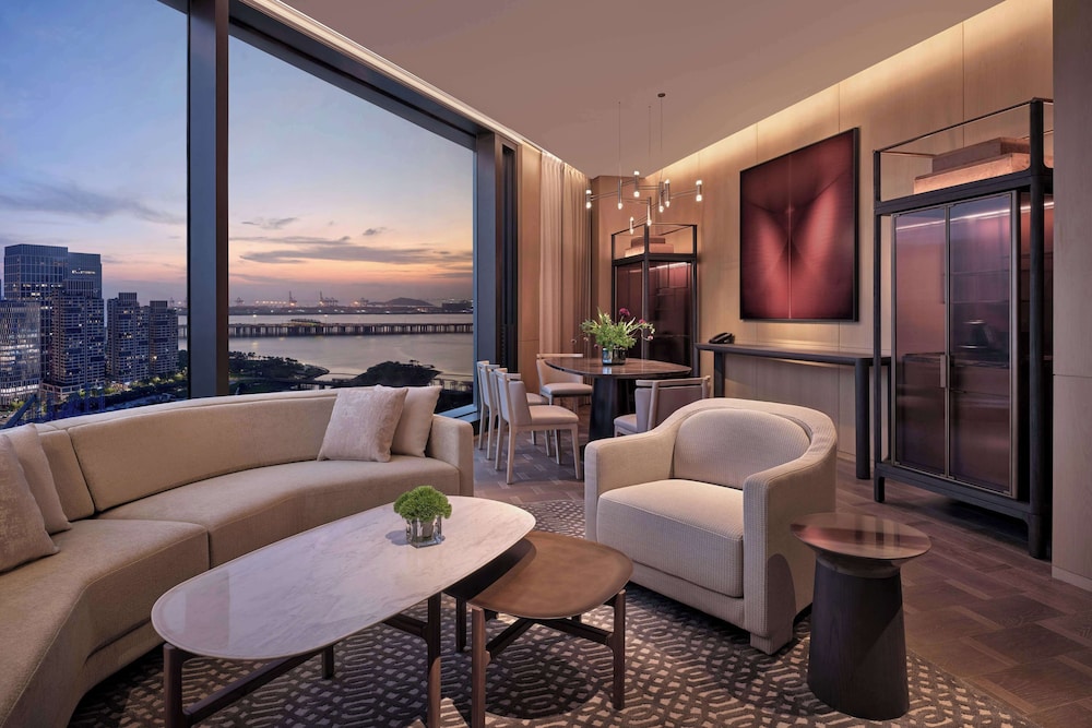 Deluxe Suite, 1 King Bed