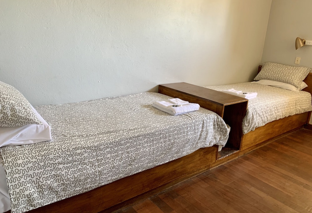 Basic Twin Room - Photo 4