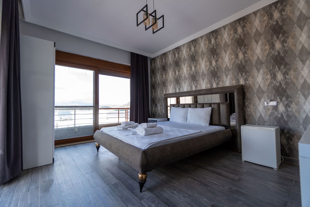Superior Room with Pool View photo 1