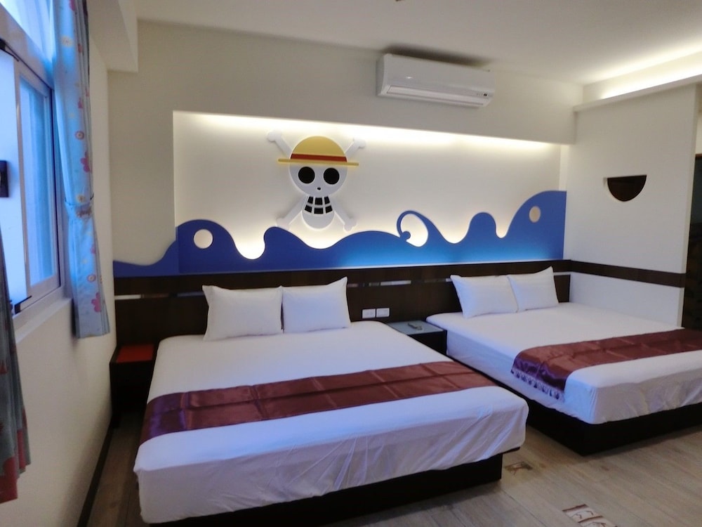 One Piece Family Room photo 2
