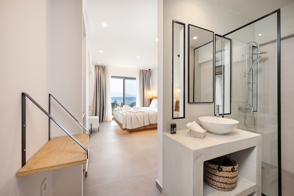 Junior Suite, Sea View - Photo 1