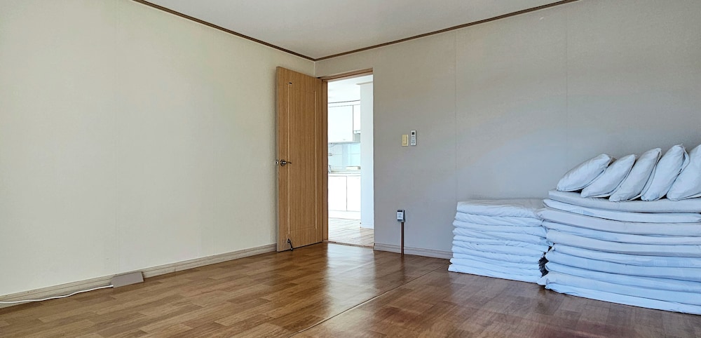 Suite Condo C - Panorama Ocean Harbor View, 1 Futon Provided Per Person photo 3