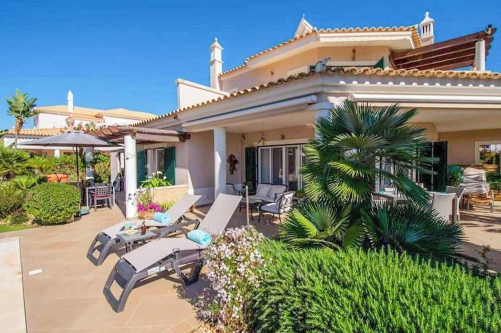 Villa (4 Bedrooms) photo 2