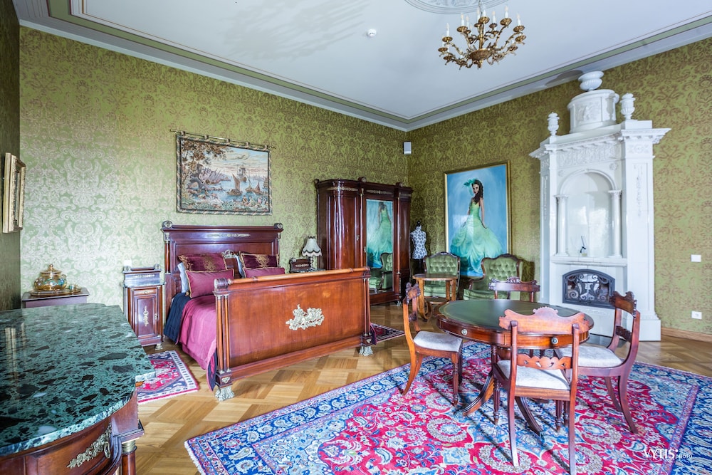 Deluxe Suite photo 1