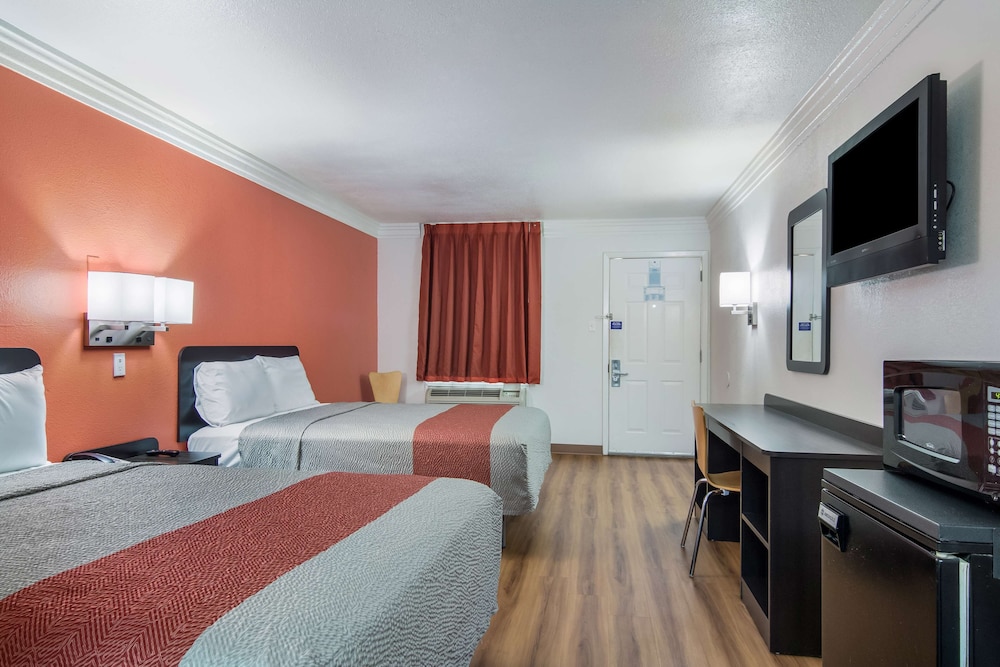 Deluxe Room, 2 Double Beds, Non Smoking, Refrigerator & Microwave photo 1