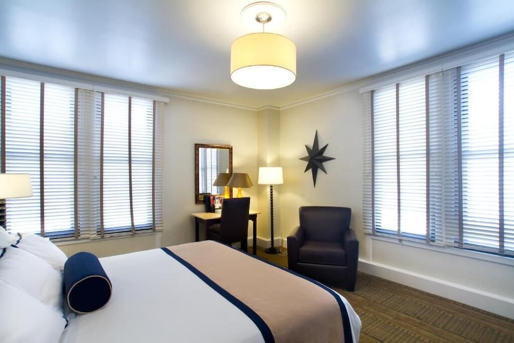 Standard Room, 1 Queen Bed, Non Smoking, Private Bathroom