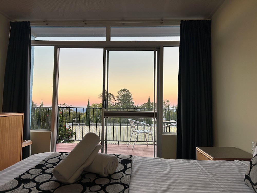 Comfort Room, Patio, Mountain View