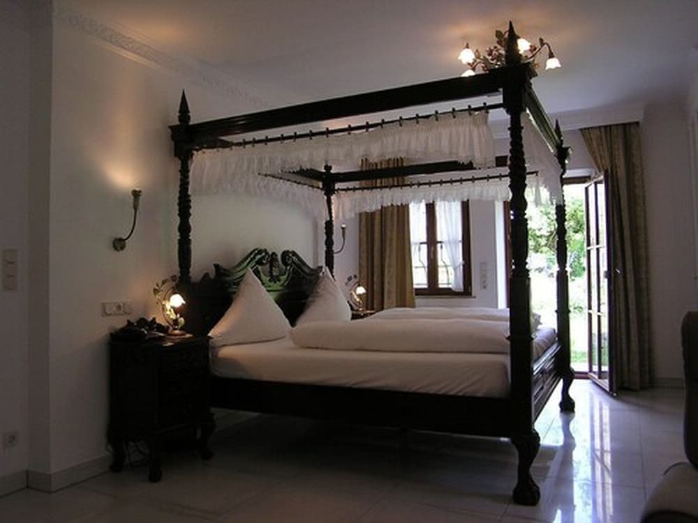 Family Room, 3 Bedrooms, Kitchen, Annex Building (modern) photo 1