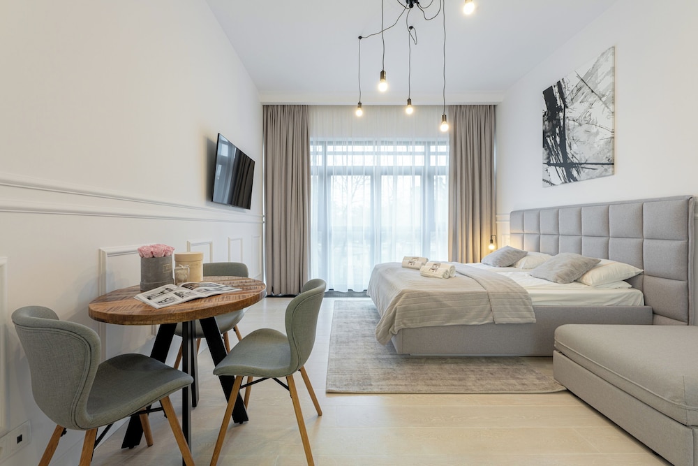 Studio Suite (I)