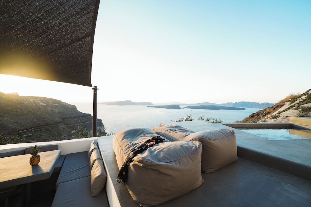 Signature Suite - Photo 8