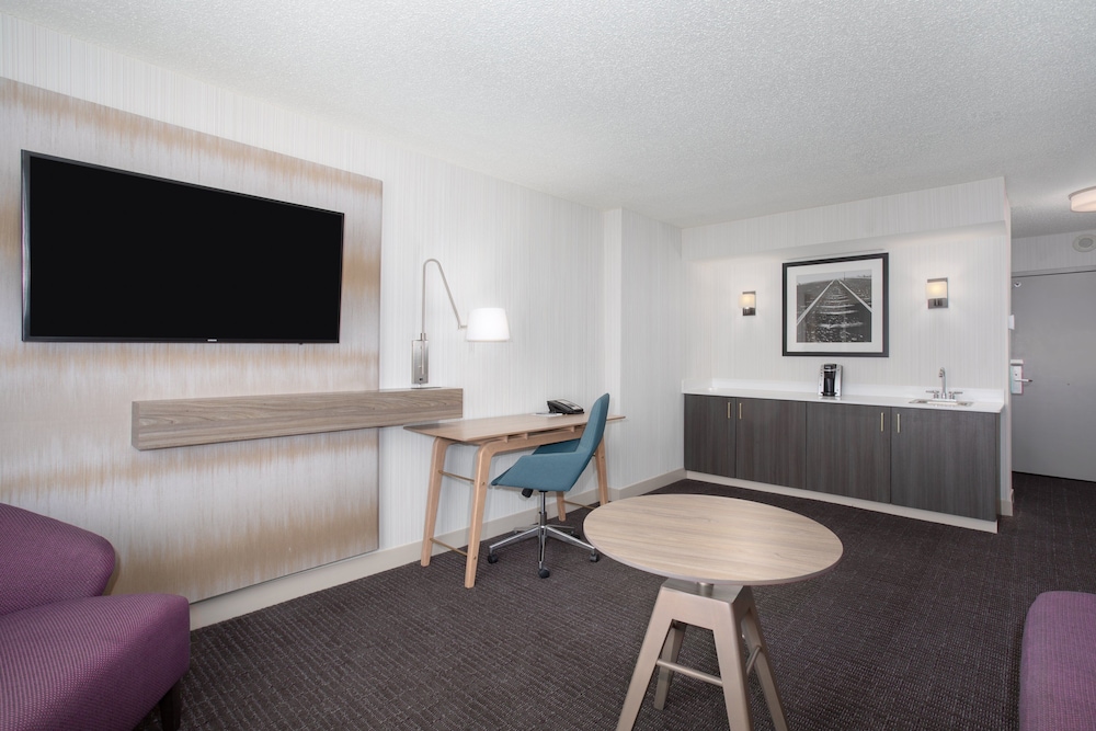 Suite, 1 Bedroom, City View (High Floor) - Photo 5