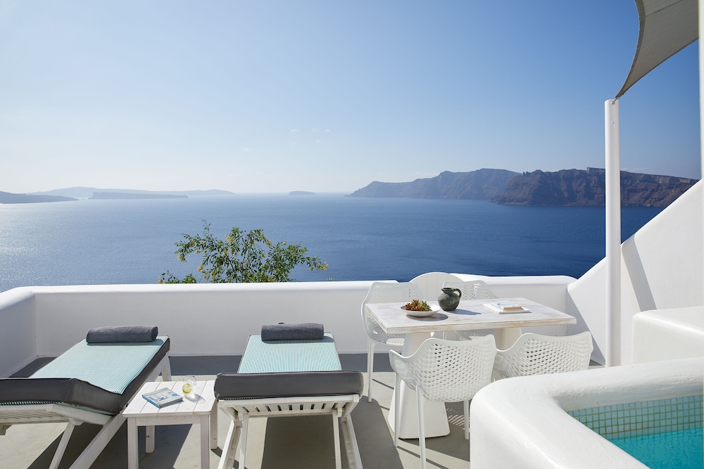 Deluxe Villa with Outdoor Private Heated Pool and Caldera View - Photo 19