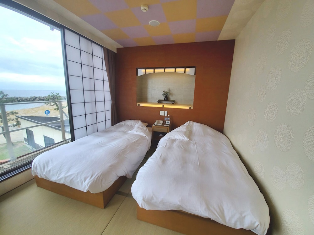 Deluxe Corner Twin Room, Non Smoking, Ocean View (Japanese-Style Room) photo 2