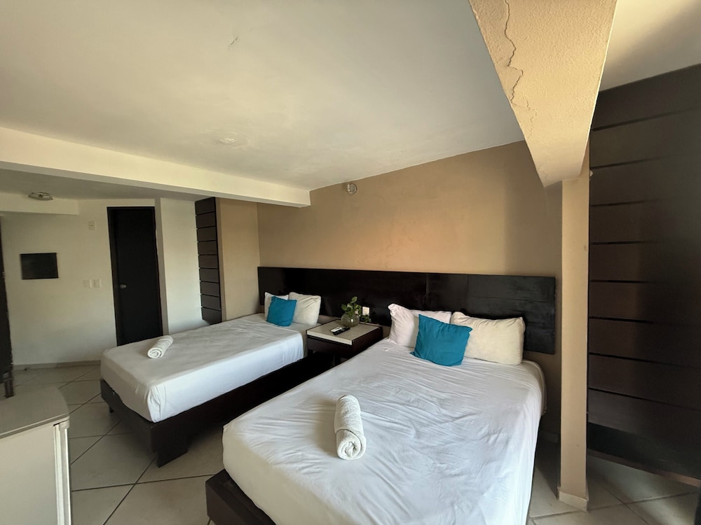 Deluxe Suite, 2 Queen Beds, Balcony, City View