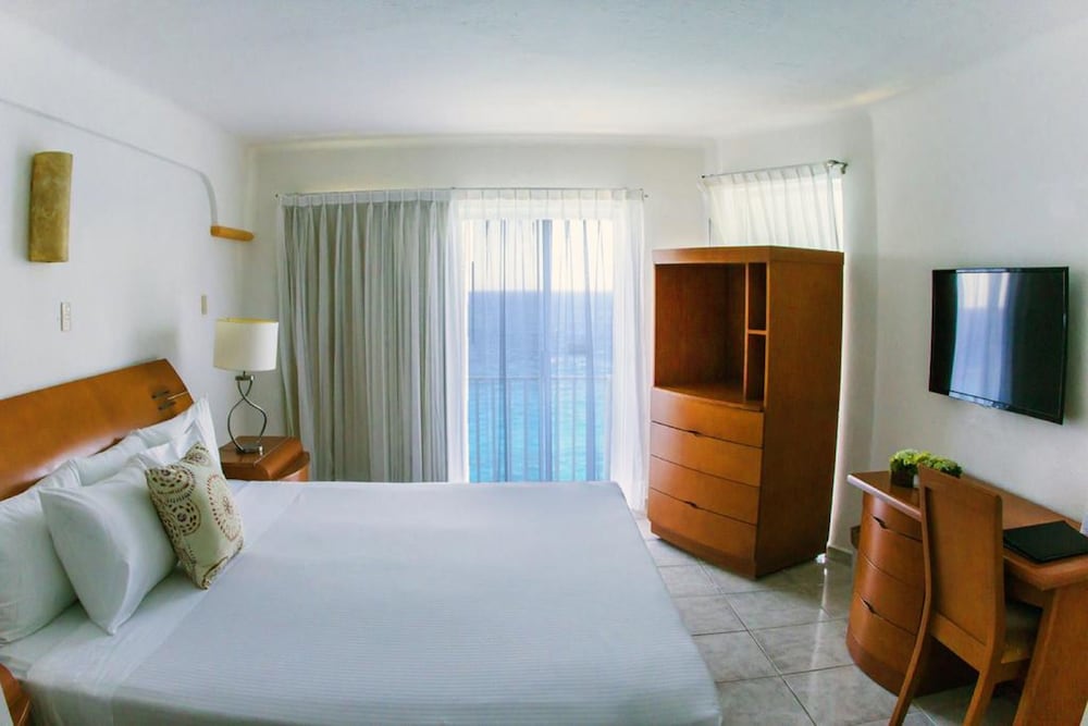 One Bedroom Suite - 1 King Bed