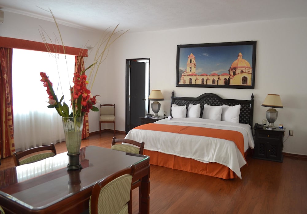 Suite, 1 King Bed (Master) - Photo 2