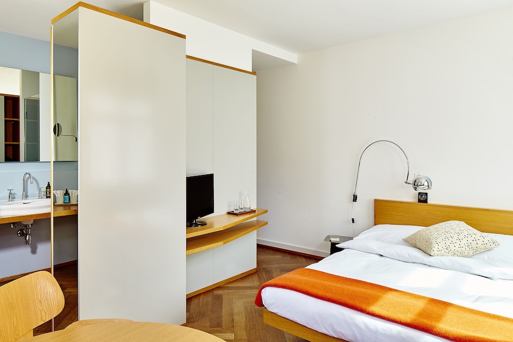 Standard Double Room, 1 Queen Bed, Non Smoking photo 2