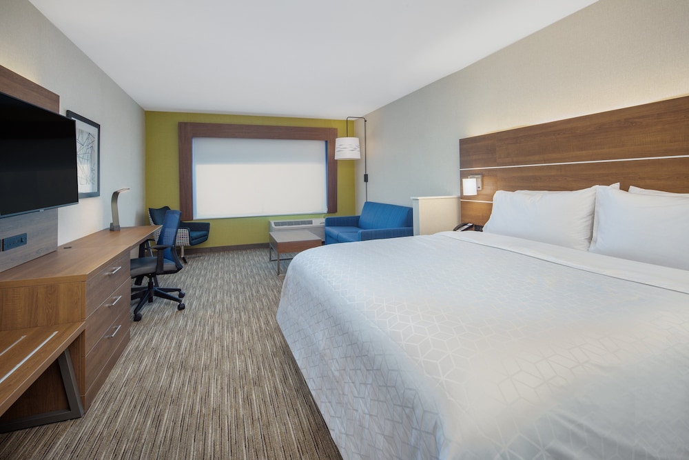 Suite, 1 King Bed, Accessible, Non Smoking (Communications) - Photo 4