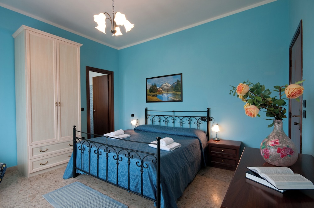 Economy Room, 1 Double Bed, Non Smoking, Courtyard Area photo 1