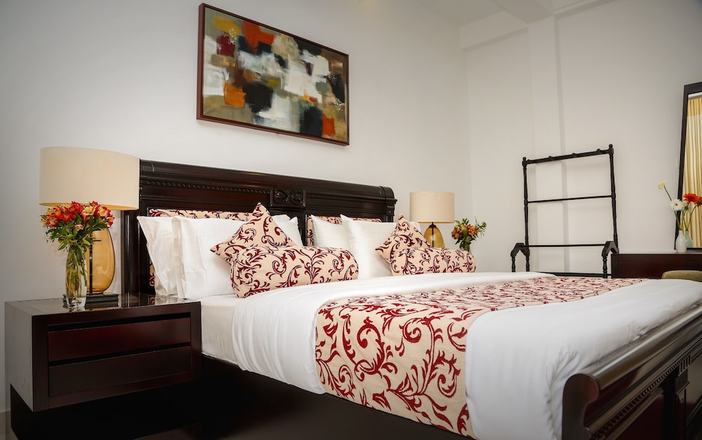 Romance suite photo 3