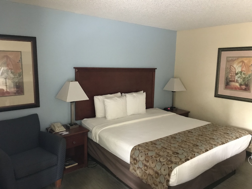 Standard Room, 1 King Bed - Photo 3