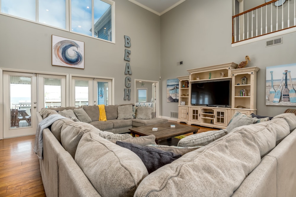 House, 6 Bedrooms photo 2