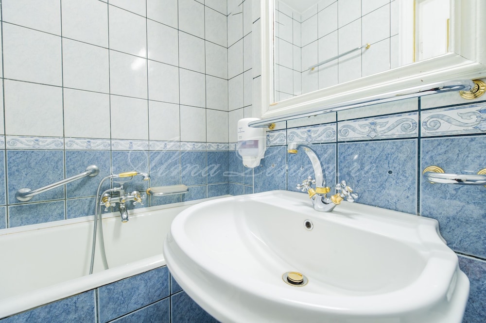 Standard Double Room (with A/C) photo 2